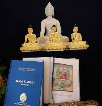 Kitab suci buddha